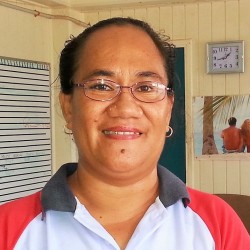 Lani Maafu mit neuer Brille in Tonga-16.03.2016-1 (2)
